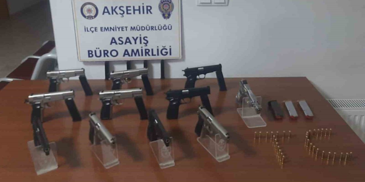 Akşehir'de polisin durduğu araçta cephanelik çıktı