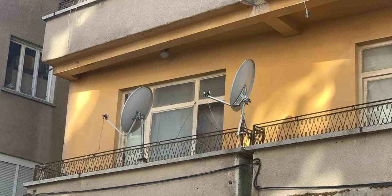 69 Yaşındaki Işık Hancı Evinde Ölü Bulundu