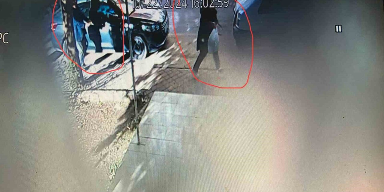 Katilinden koşarak kaçmaya çalıştığı anlar kamerada