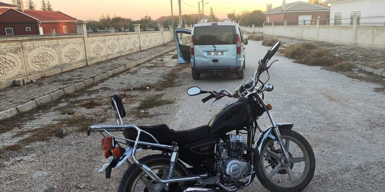 Kulu’da Hafif Ticari Araç ile Motosiklet Çarpıştı: 1 Yaralı