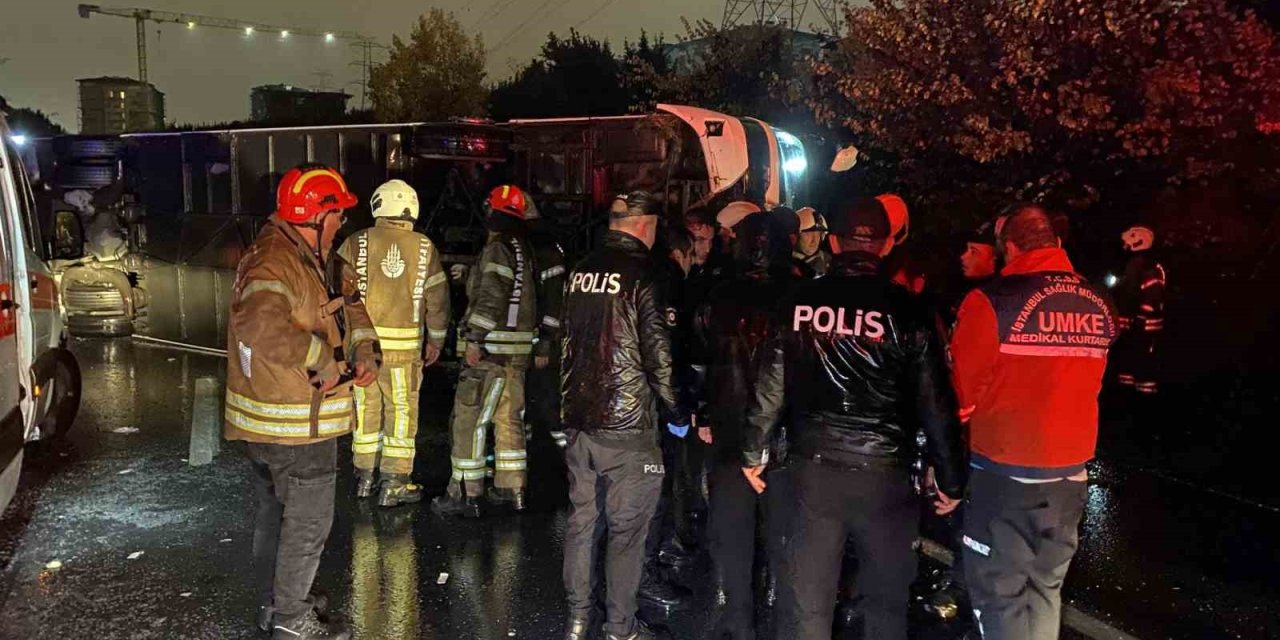 Esenler hal kavşağında yolcu otobüsü yan yattı: 2 ölü, 15 yaralı