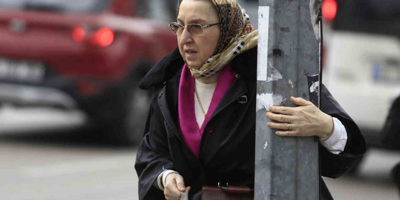 Hava Durumu Alarmı: Lodos Fırtınası Geliyor, Sıcaklıklar Mevsim Normalinde