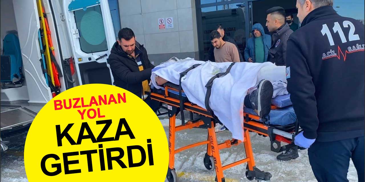 Buzlanan yolda tır devrildi, baba ve oğlu yaralandı