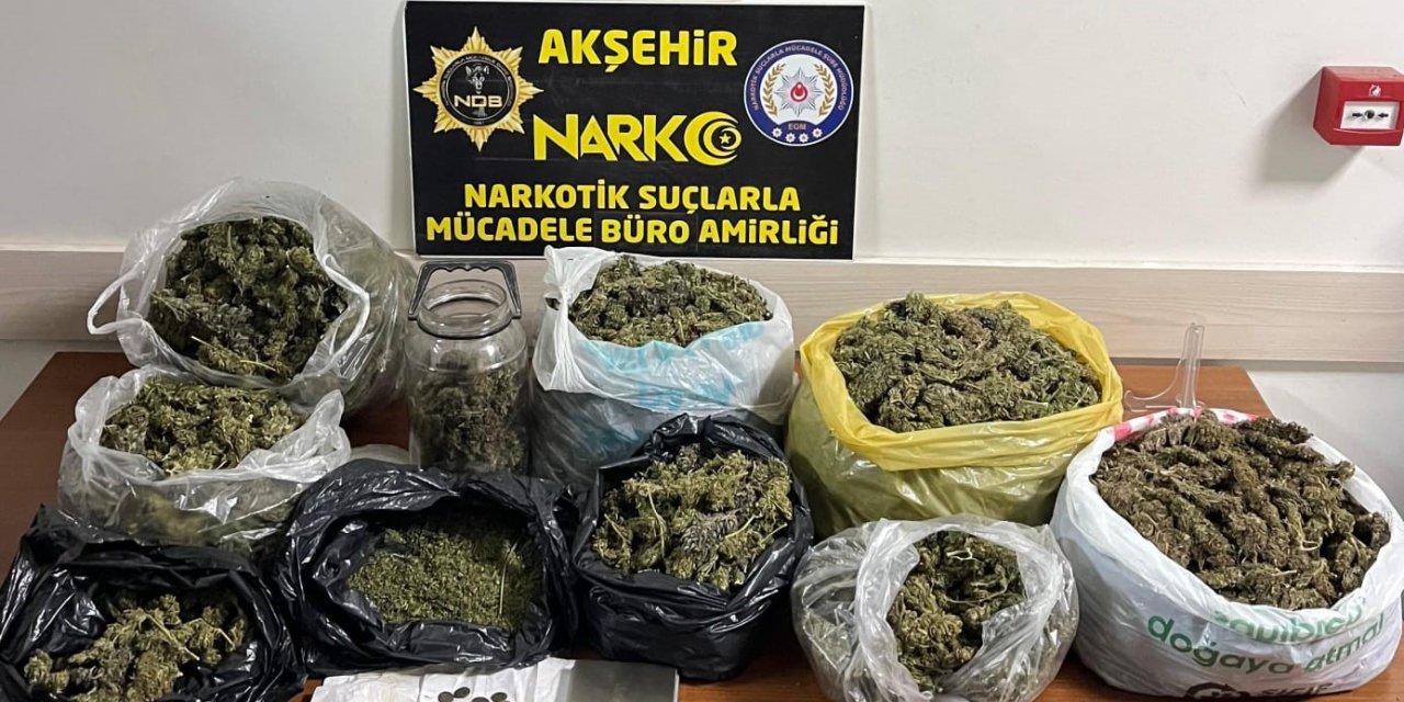 Konya'da 6,5 Kilo Esrar ve Tarihi Sikkeler Ele Geçirildi