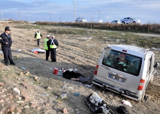 Düğün dönüşü trafik kazası: 2 ölü