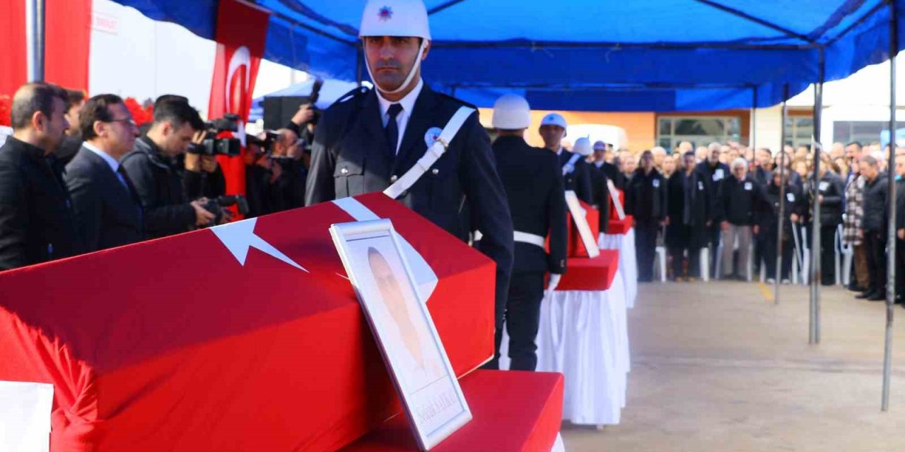 Helikopter kazasında hayatını kaybeden 3 kişi için tören düzenlendi