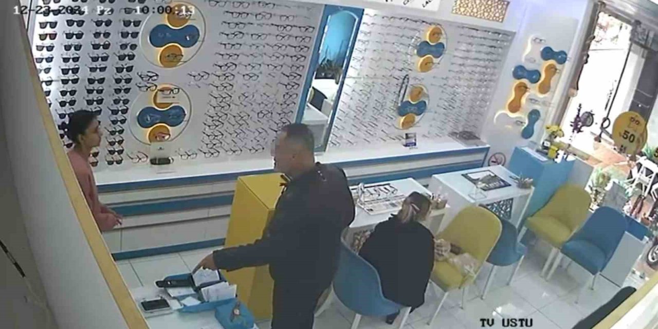 Borçlu olduğu iş yerine elinde kazmayla gitti