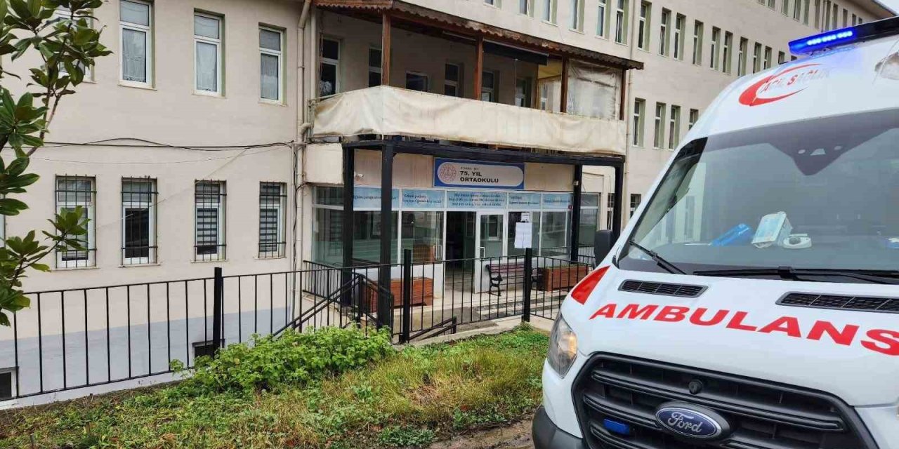 İBB’nin dağıttığı kumanyadan yiyen 51 öğrenci hastanelik oldu