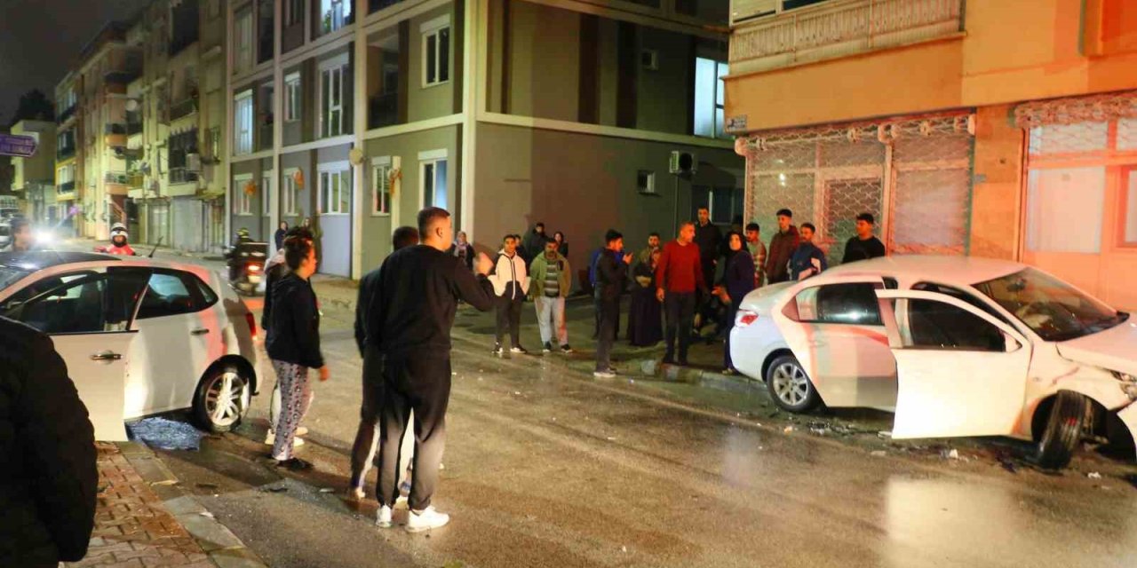 Dar Sokakta 2 Araç Bu Hale Geldi!