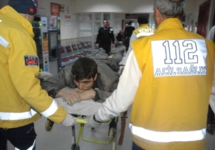 Yolda yürürken yan baktı diye bıçaklandı