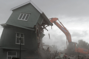 Ölü sayısı 240'ı geçti