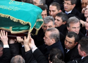 ERBAKAN EBEDİ MEKANINDA!