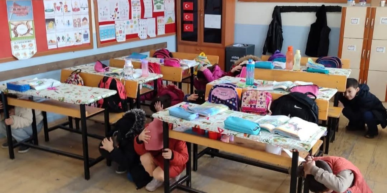 Bir yanda obruk bir yanda deprem korkusu