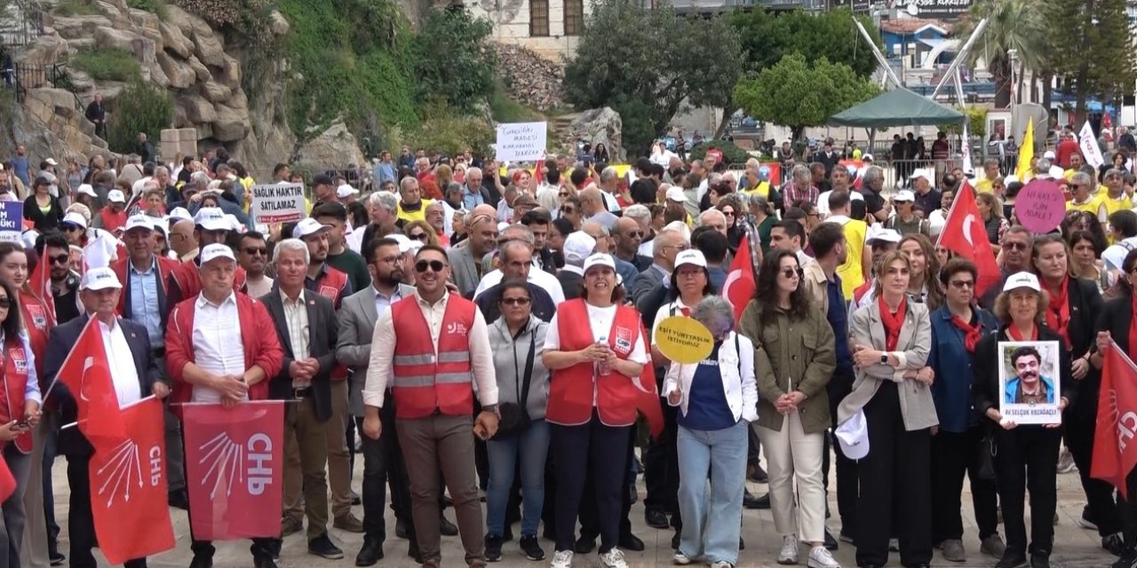 Alanya sokağa sığmadı