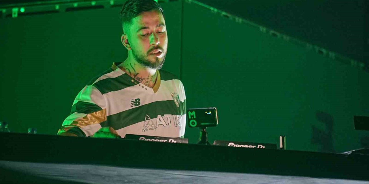 Onu gören futbolcu sandı! Bursaspor taraftarını coşturdu
