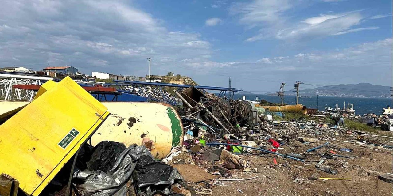 Aliağa Gemi Söküm Bölgesi’nde Tehlikeli Atık Skandalı