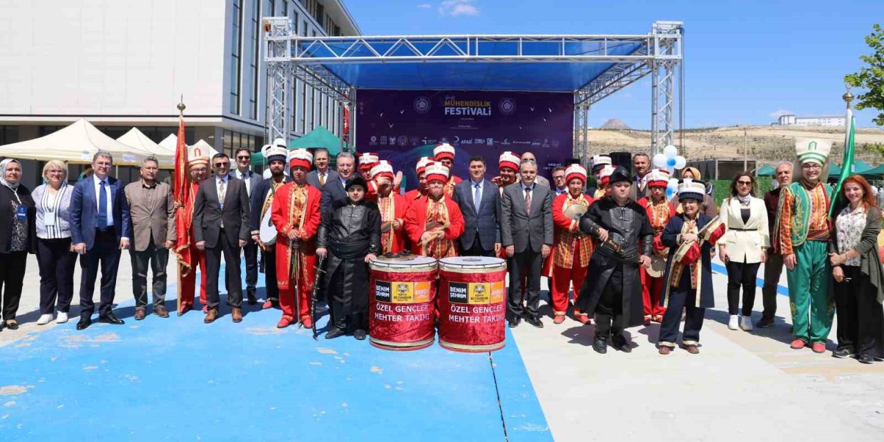 Öğrencilerden büyük ilgi gören festival ikinci kez düzenlendi