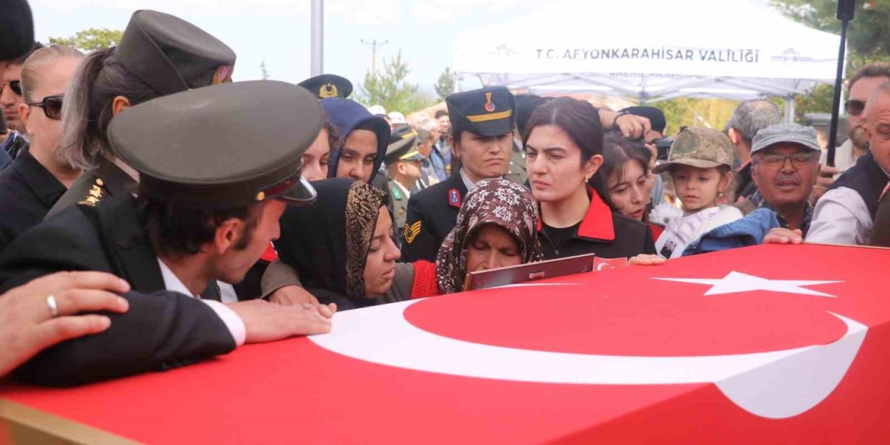 Afyonkarahisar şehidini uğurladı