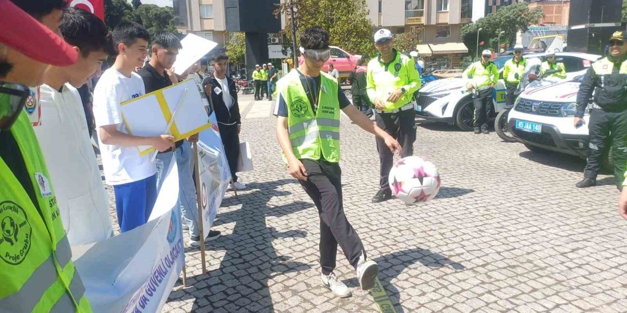 Öğrencilere ilginç deneyim: Alkol gözlüğüyle penaltı kullandılar