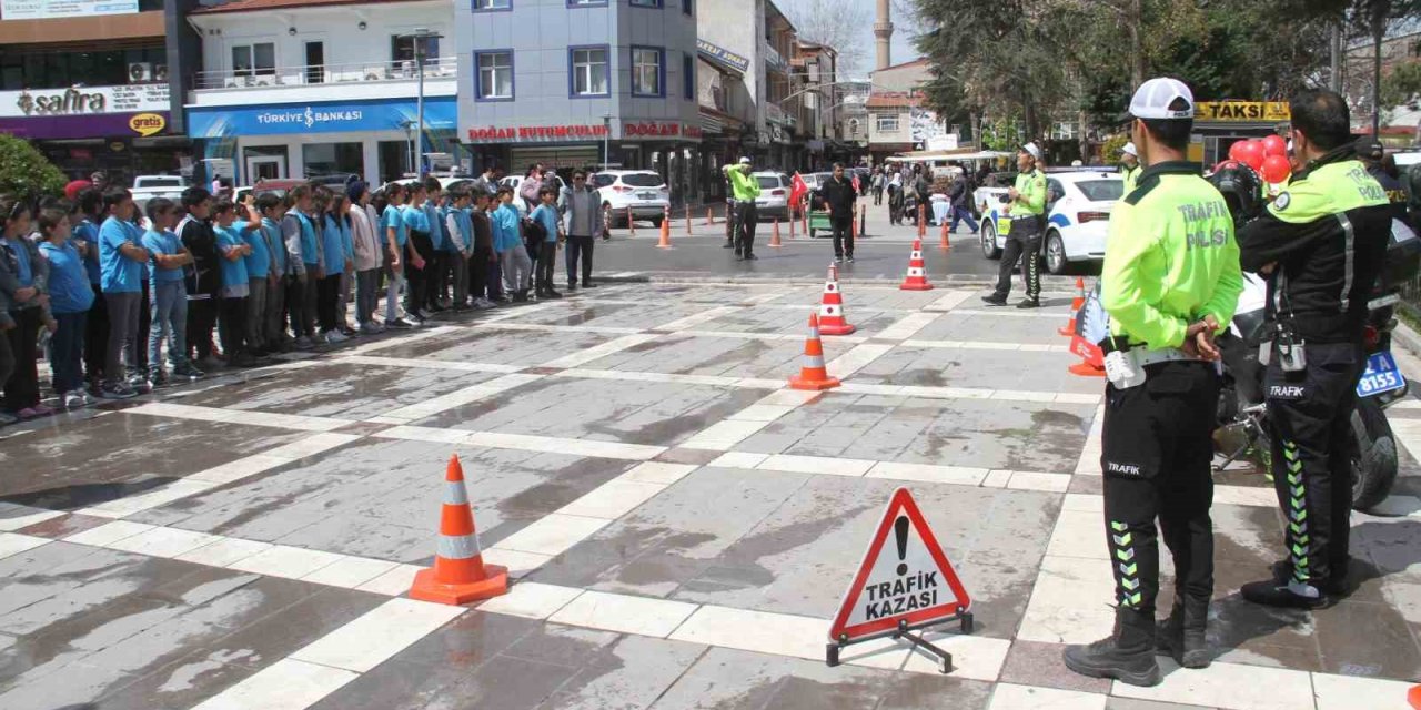Beyşehir’de Trafik Haftası Etkinliği: Öğrencilere Trafik Bilinci Aşılandı