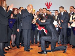 Devlet Bahçeli'ye Kuran hediye ettiler