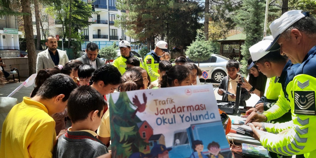 Bozkır’da ilkokul öğrencilerine trafik eğitimi