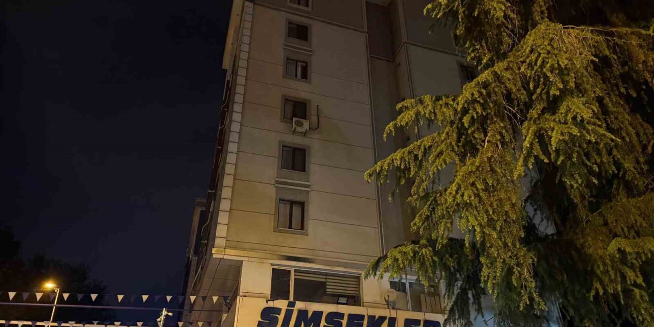 Doğalgaz parlayınca kendini aşağı attı: Durumu ağır