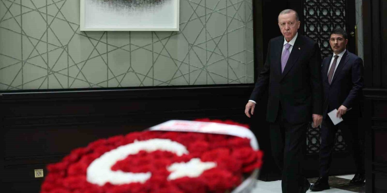 MHP Lideri Bahçeli’den Kabine’ye Türk bayraklı çiçek