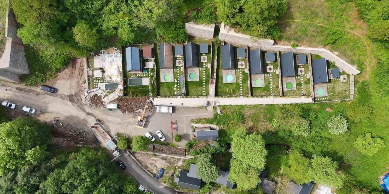 Kartepe'de 14 Kaçak Yapı Yıkıldı: Tiny House ve Bungalovlar Ruhsatsız Çıktı