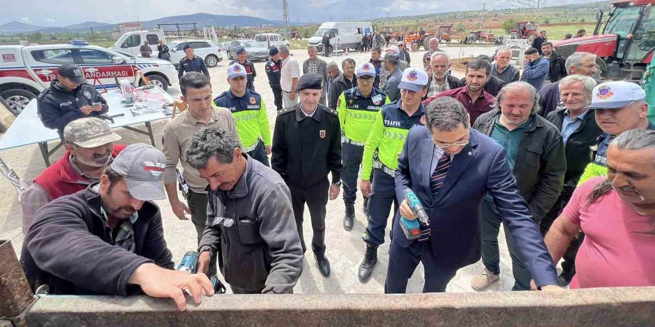 Bozkır’da Çiftçilere Reflektör Dağıtıldı