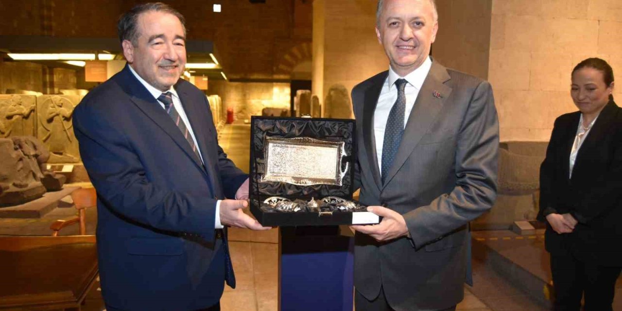 Moche kültürüne ait tarihi eser Türkiye'den Peru'ya teslim edildi