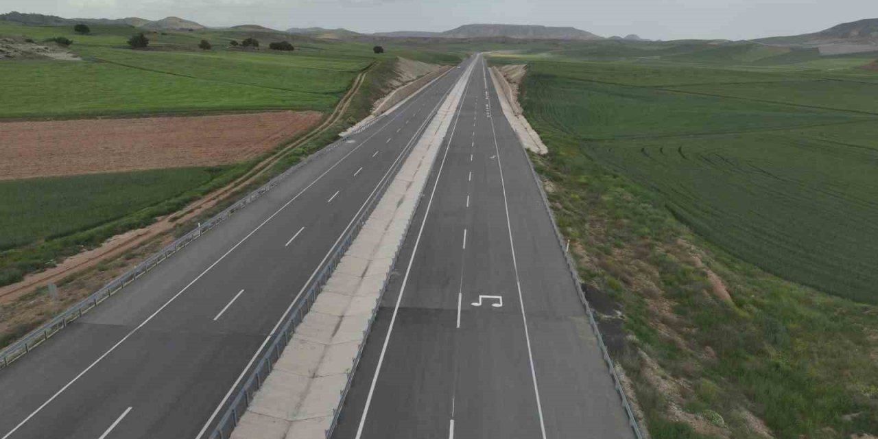 Ankara'ya girenler ve çıkanlar tekerlekleriyle bu marşları dinliyor