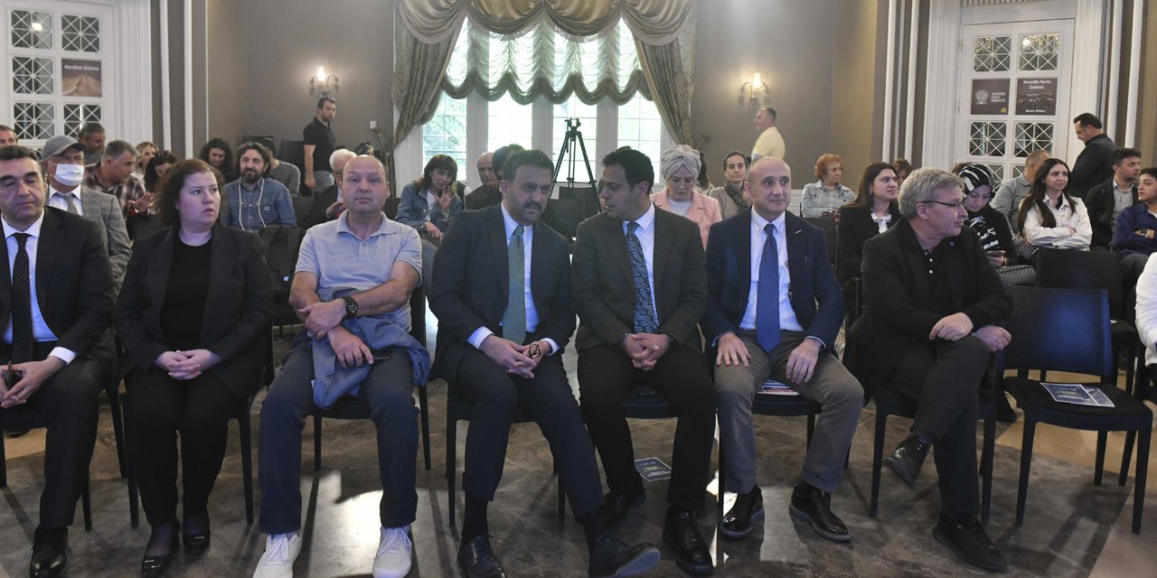 İklim Değişikliği Paneli, İklimi Değiştiren Işıklar Altında Yapıldı