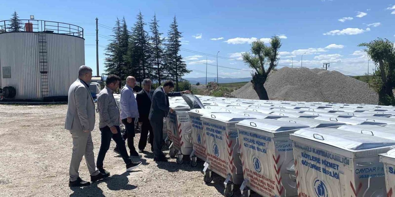Köylerde Temizlik Seferberliği: Sandıklı’nın Çöp Konteynerleri Teslim Edildi