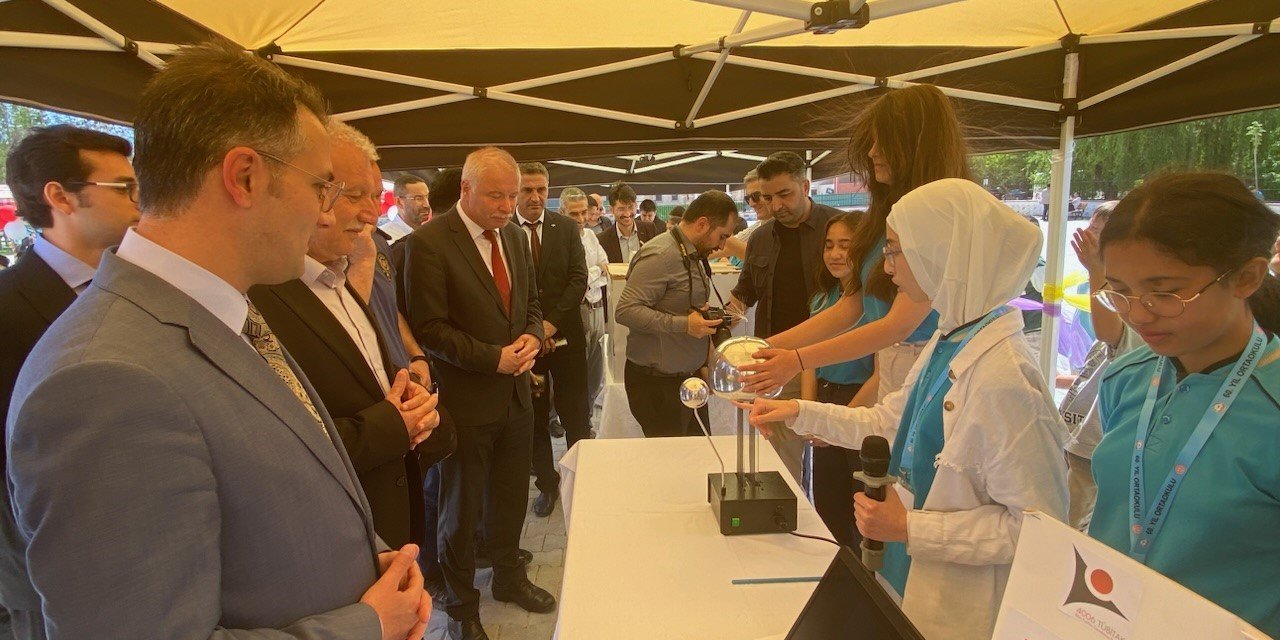 Kulu’da 4006 TÜBİTAK Bilim Fuarı yoğun katılımla açıldı