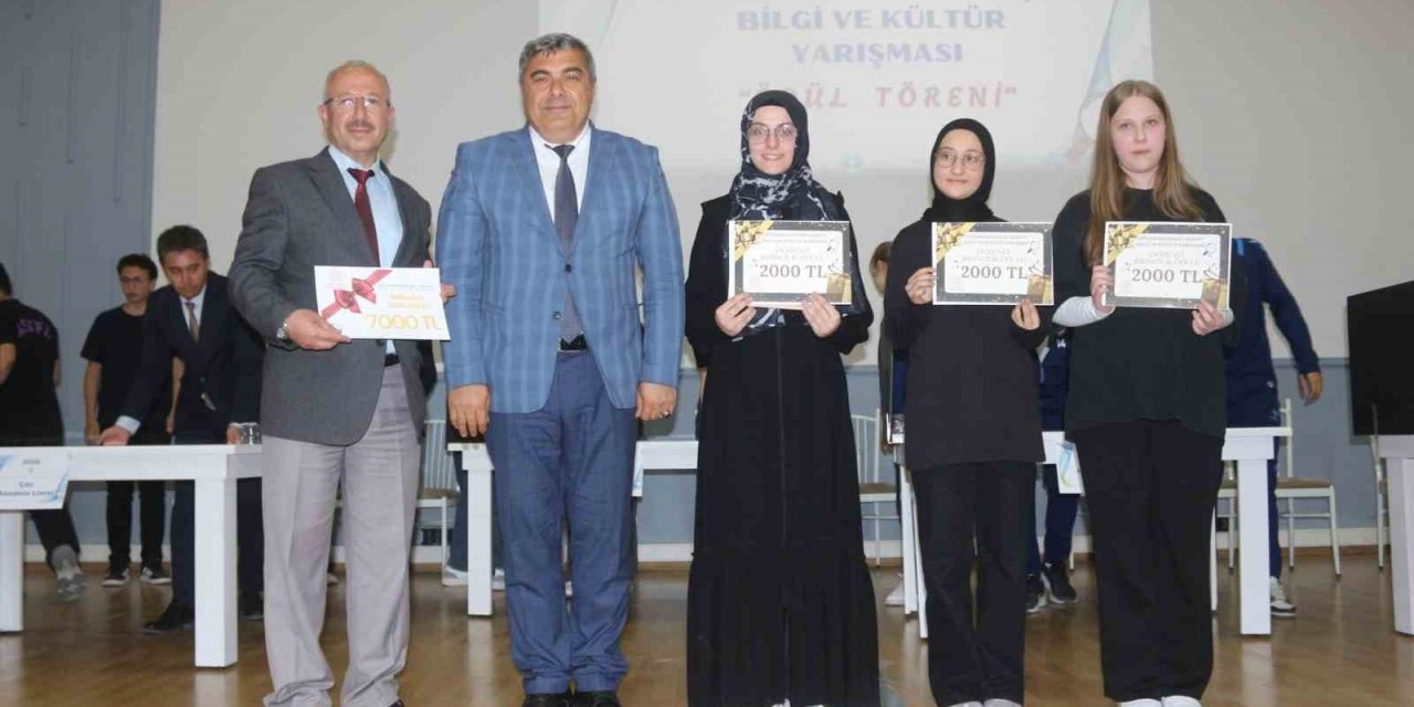 Afyonkarahisar’ı Keşfet Bilgi ve Kültür Yarışması Finali Vali Yiğitbaşı’nın Sürpriz Sorusuyla Renkli Geçti