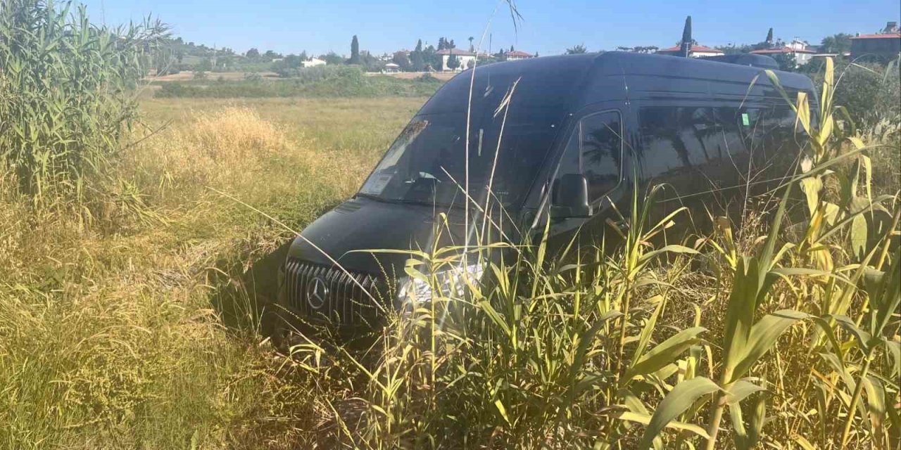 Köpeğe çarpmamak için kaza yaptı