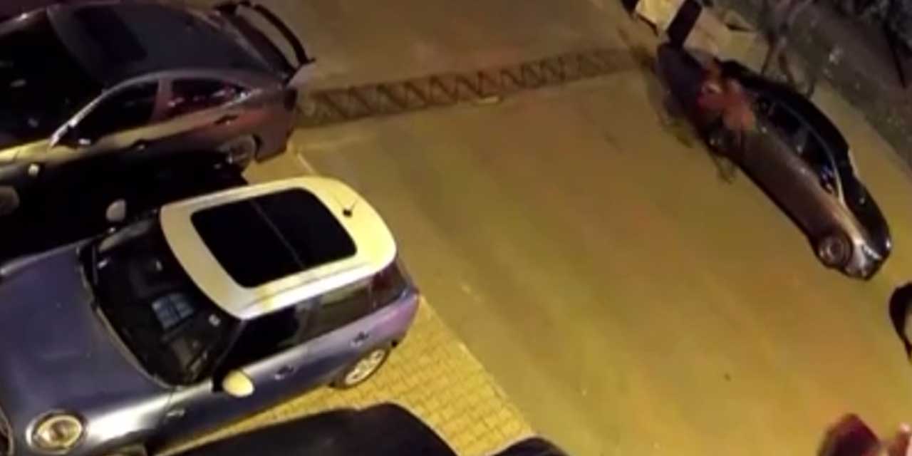 Çaldığı bisikleti arkadaşlarına gösterirken araba çarptı