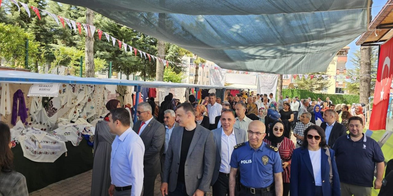 Beyşehir'de Hayat Boyu Öğrenme Haftası coşkusu: El emeği sergi beğeni topladı