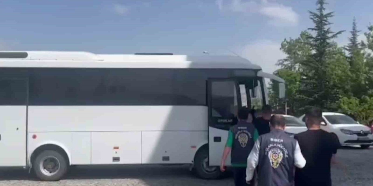 Vatandaşı kandıran sosyal medya dolandırıcıları yakalandı