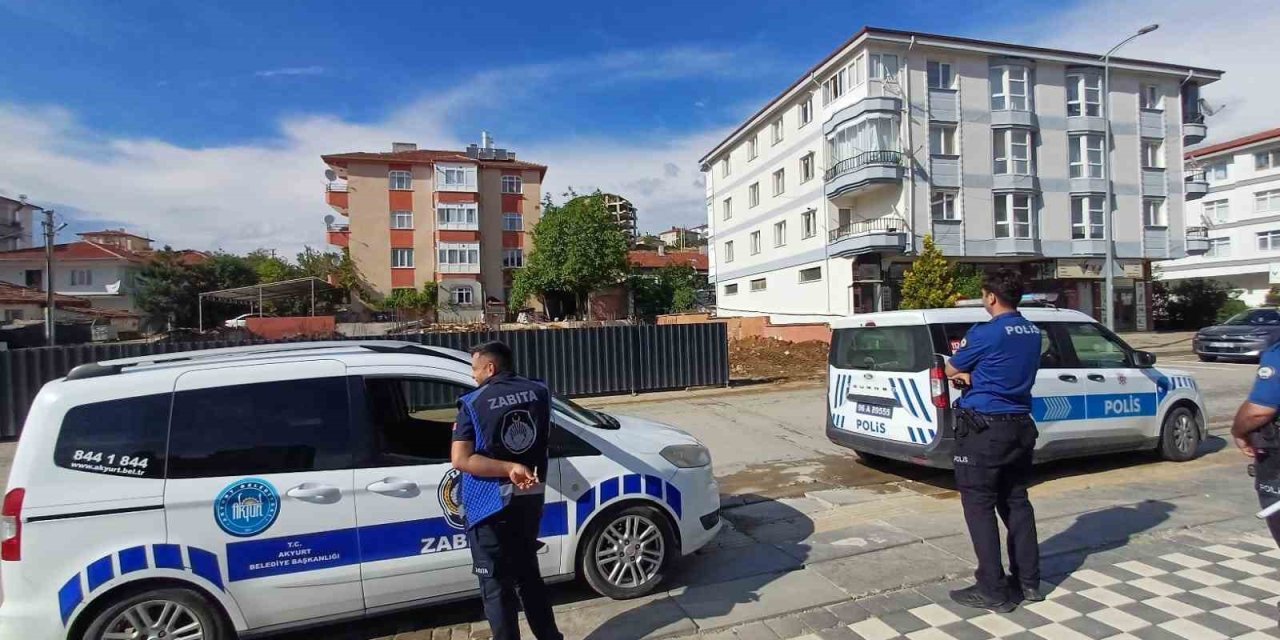 Sahibinin elinden kaçan dana vatandaşların arasına daldı
