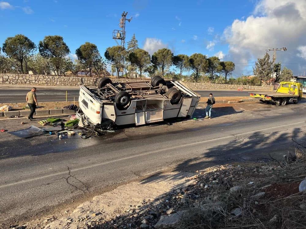 Tarlaya giden 25 tarım işçisi kazada yaralandı