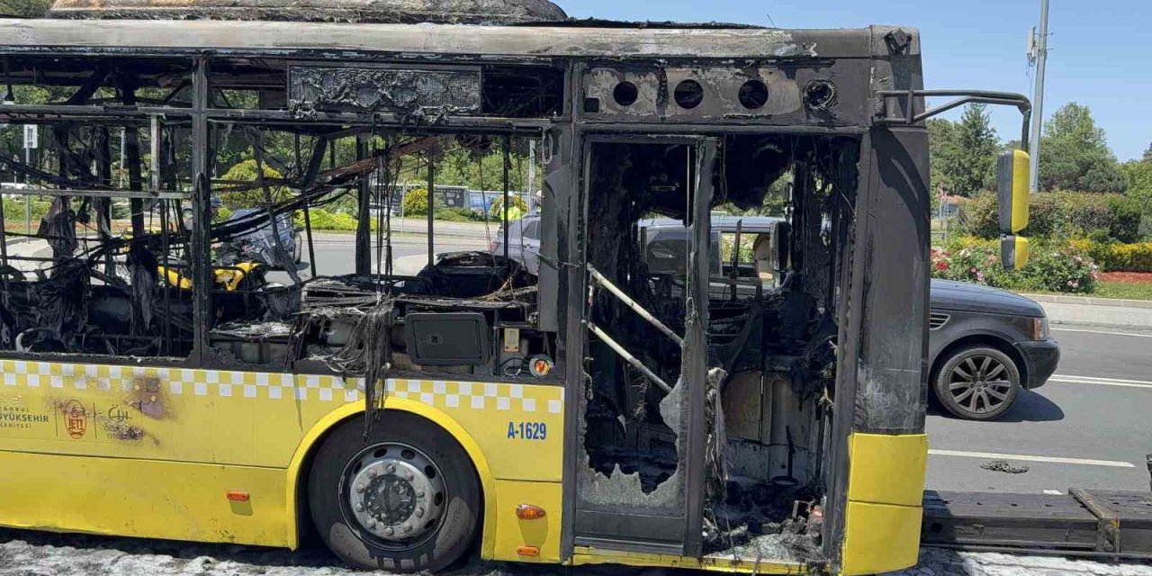 Önce dumanlar yükseldi, yanarak bu hale geldi