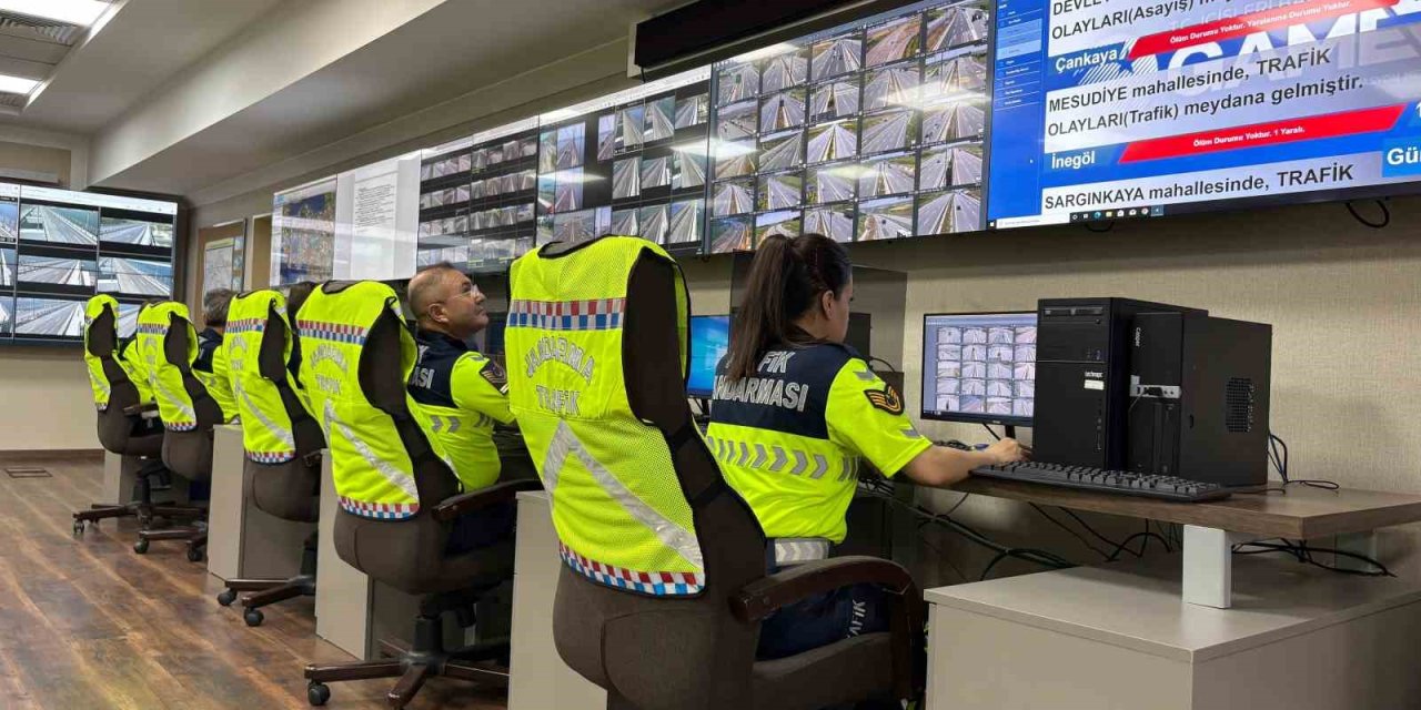 Jandarma Trafik İzleme Merkezleri bayramda tam kapasite görevde