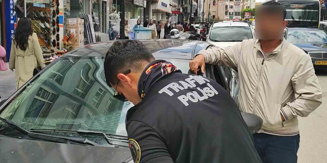 Sahte ehliyetle yakalandı: Yabancı uyruklu sürücü gözaltına alındı