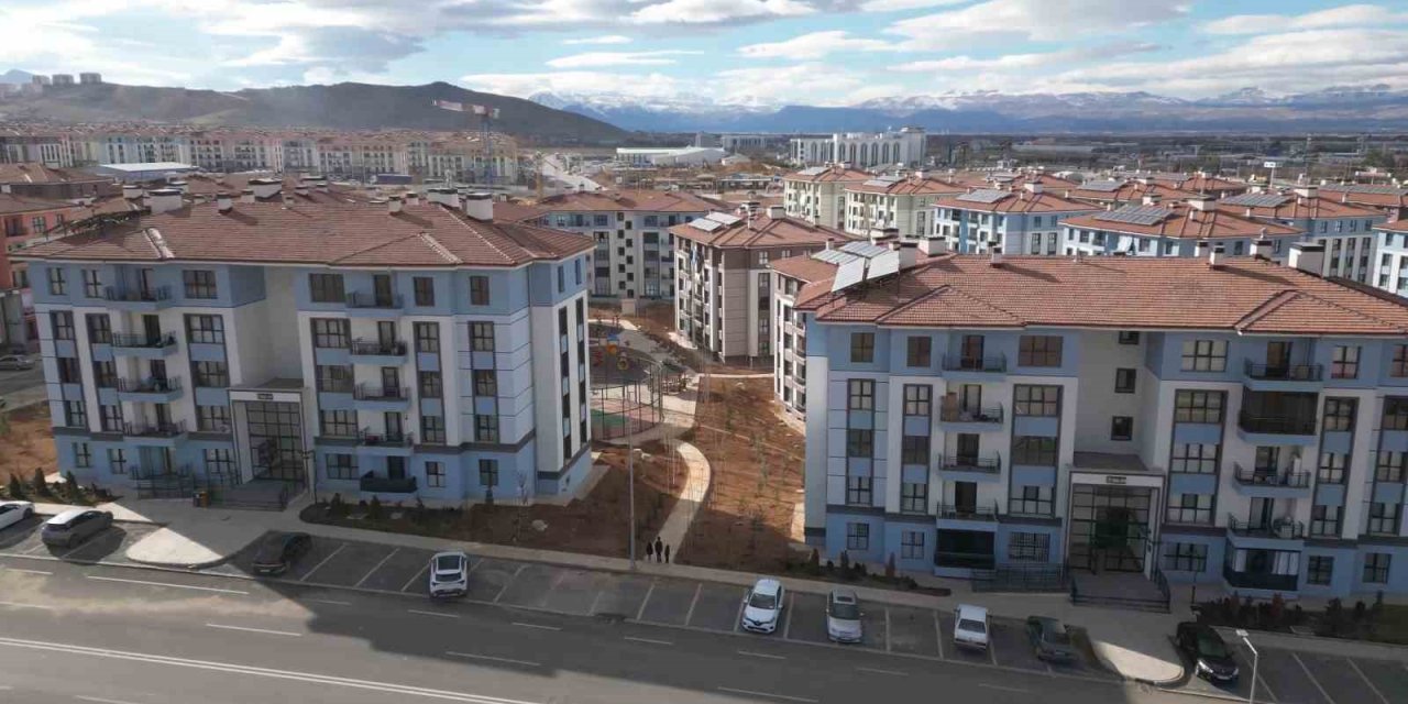 Bakan Kurum, Malatya’da tamamlanan konutları paylaştı