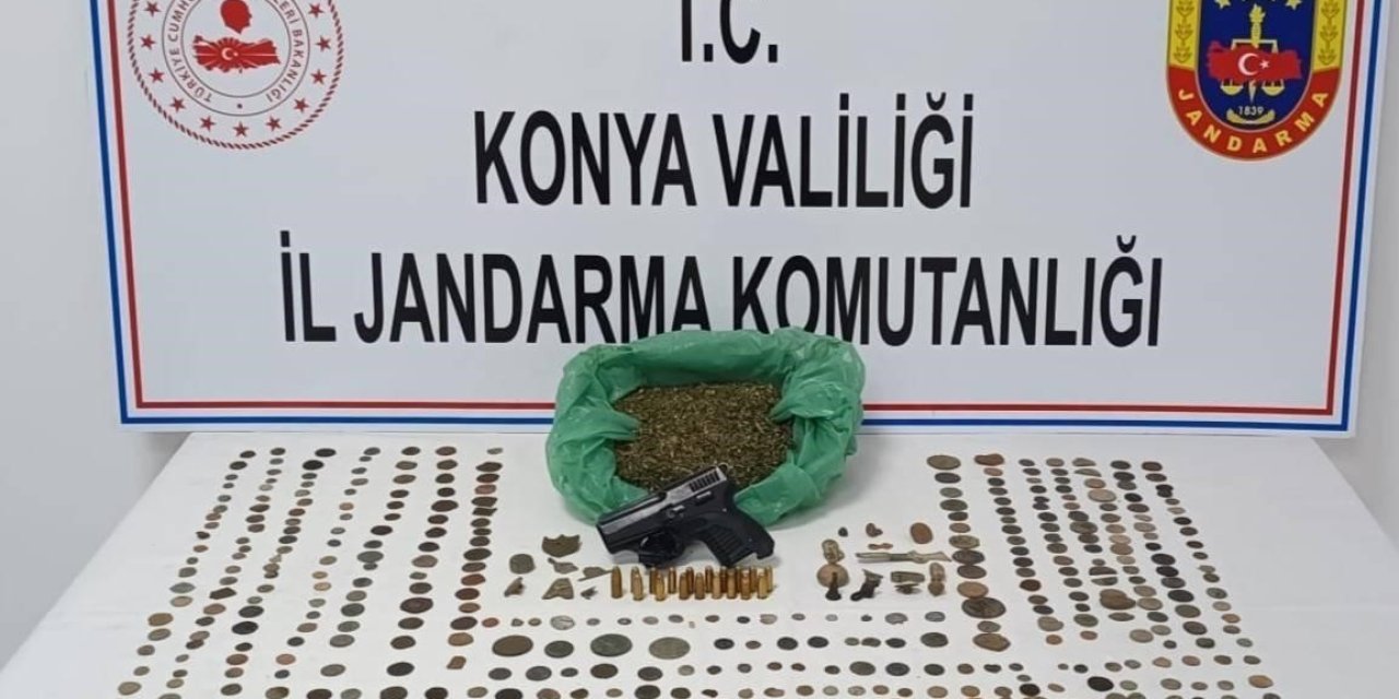 Konya'da Jandarma Operasyonunda Tarihi Eserler, Esrar ve Ruhsatsız Tabanca Ele Geçirildi