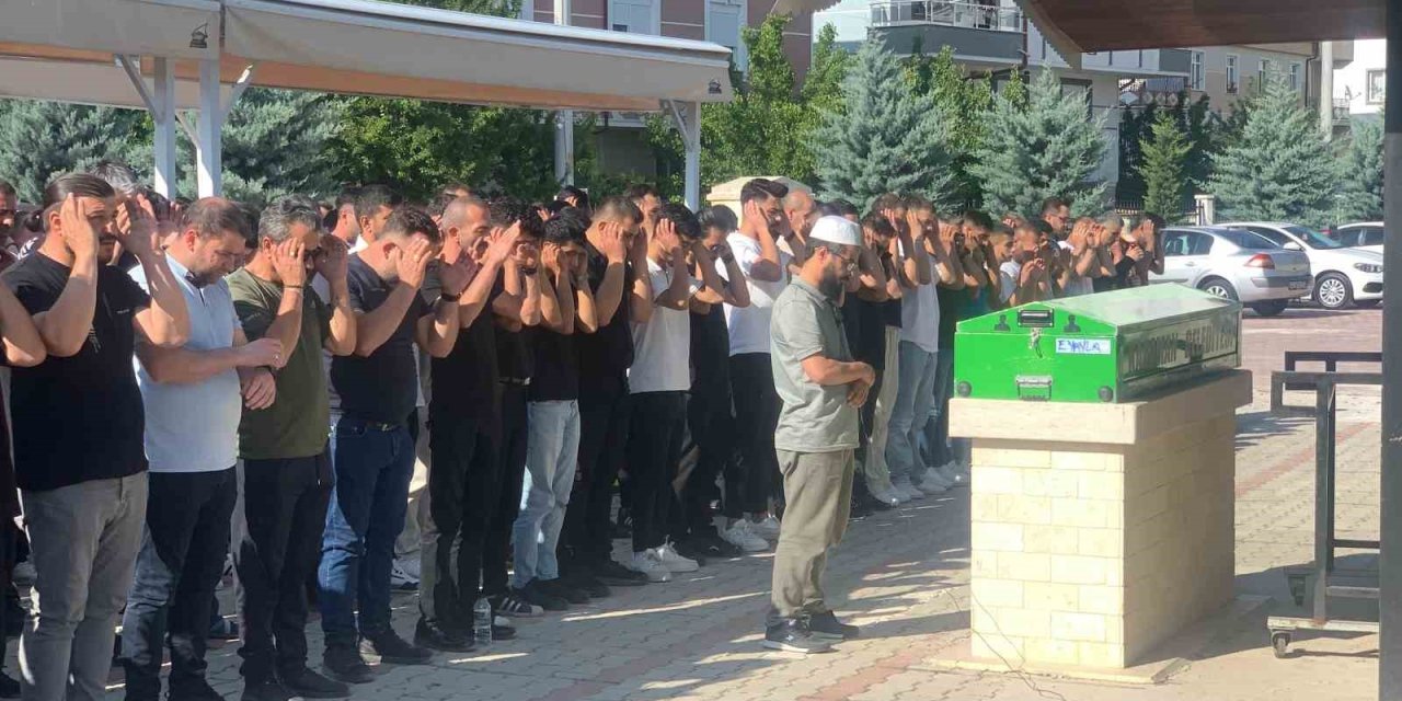 Kazada ölen motor tutkunu adam toprağa verildi