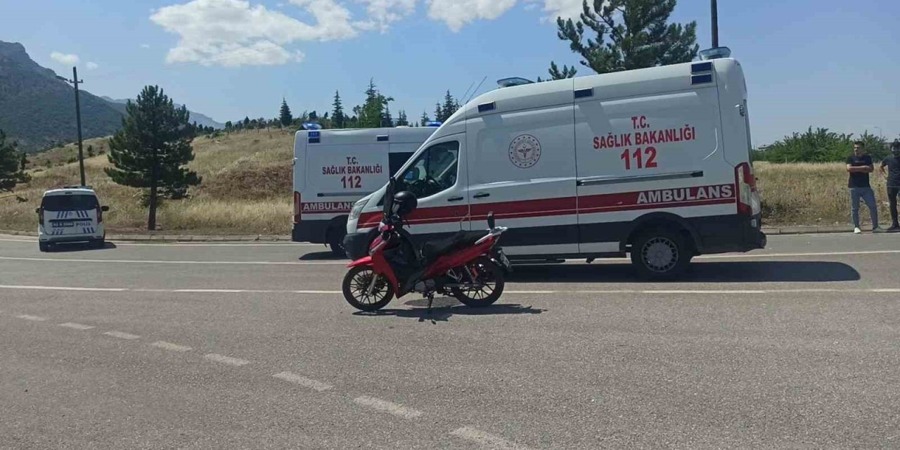 Seydişehir’de Motosiklet Virajı Alamayıp Devrildi: 2 Yaralı