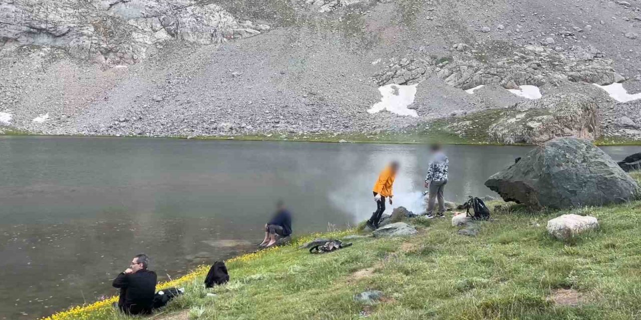 Bolkar Dağları’nın Doğa Harikaları Çöp İçinde Kaldı